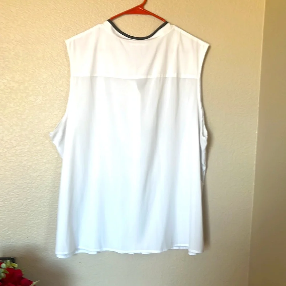 Calvin Klein  Eggshell color Sleeveless Ruffle front Blouse sz 3X - Picture 3 of 6